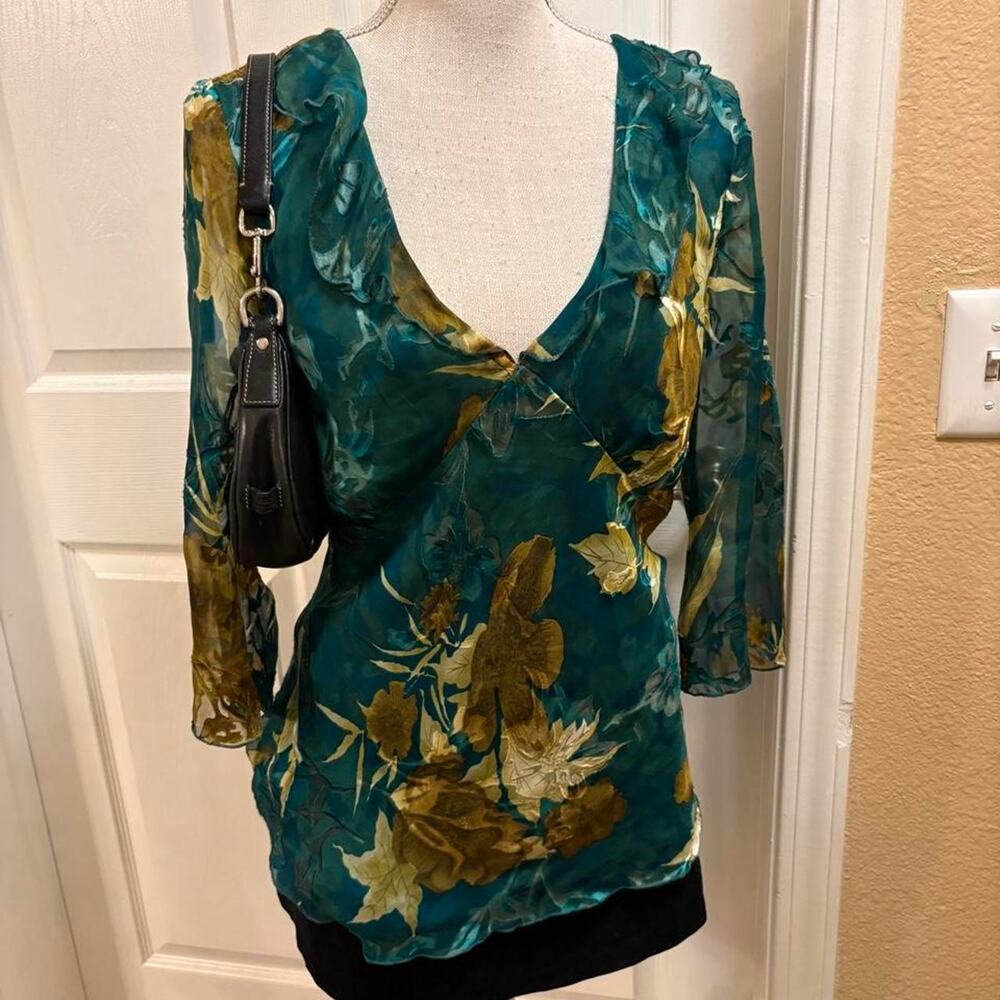 Uniform gold and green floral silk rayon blend ruffle top. size medium